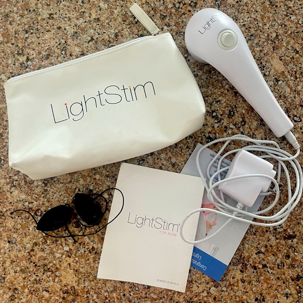 LightStim handheld LED device for mild to moderate acne